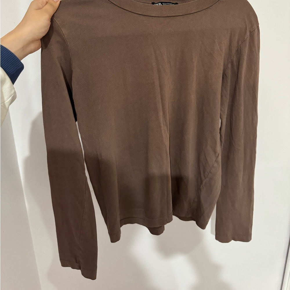 Brown Zara long sleeve. Soft material and loose fit.